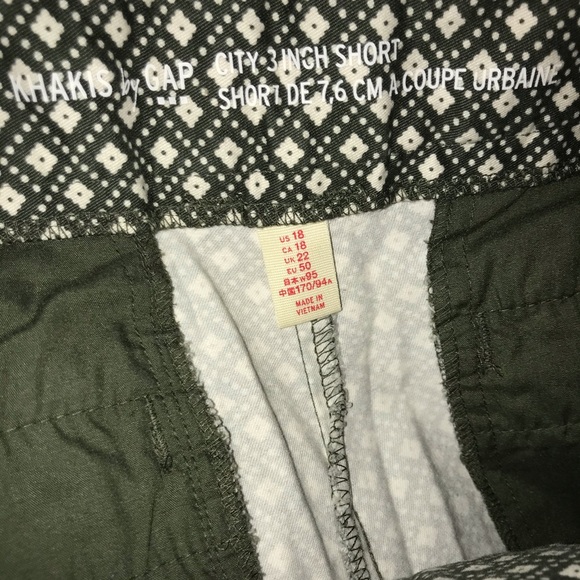 KHAKIS by GAP CITY 3 INCH SHORT - Picture 5 of 5